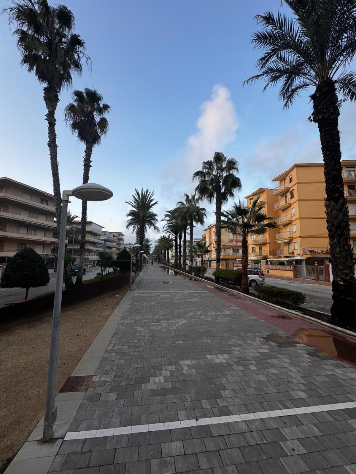 Apartamento Entero Primera Linea De Playa, Pet Friendly Tavernes de Valldigna Luaran gambar